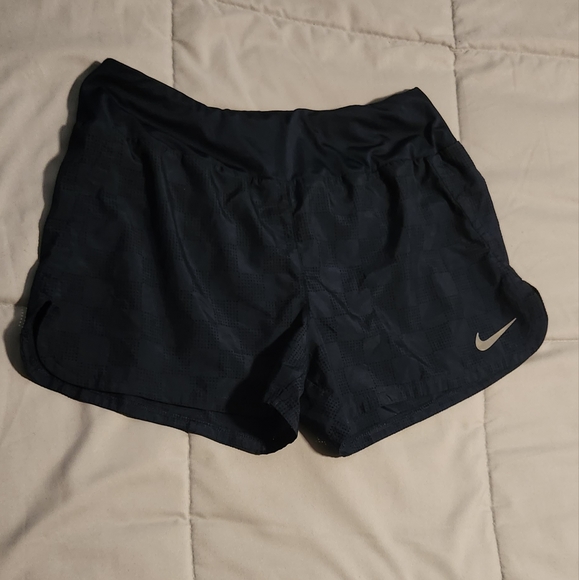 Nike dry fit running shorts - Picture 2 of 9